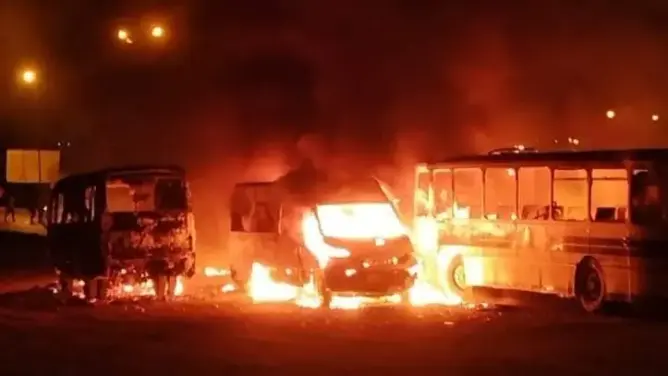 احتراق حافلات للنقل المدرسي بنواحي تاونات يثير تساؤلات.. والدرك يحقق مع شخصين