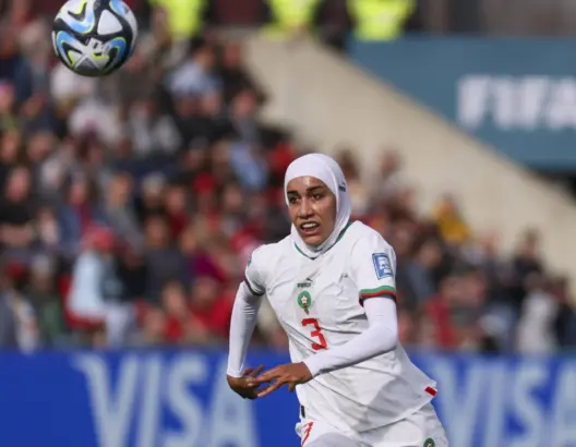 نهيلة بنزينة تدخل تاريخ كرة القدم كأول “محجبة” تشارك في مونديال السيدات