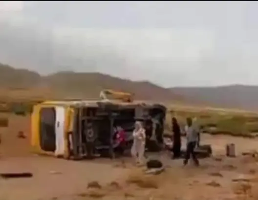 وفاة طفلة وإصابات في انقلاب سيارة للنقل المدرسي ببولمان