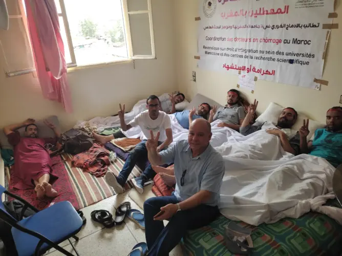 20 هيئة حقوقية تطالب الحكومة بإنقاذ دكاترة معطلين مضربين عن الطعام منذ 17 يوما