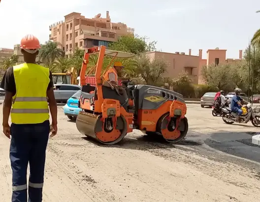 أشغال تعبيد وإعادة تهيئة عدد من شوارع وأزقة مراكش تربك مستعملي الطريق