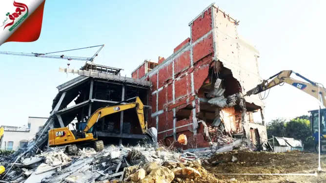 جرافات السلطة تهدم بنايات خالفت التصاميم بطنجة (فيديو)