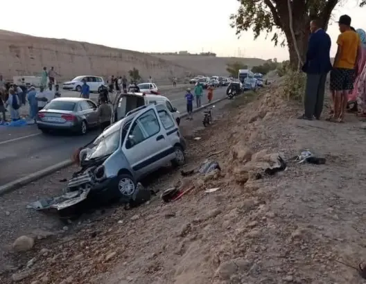 اصطدام بين ثلاث سيارات يودي بحياة 9 أشخاص بخريبكة