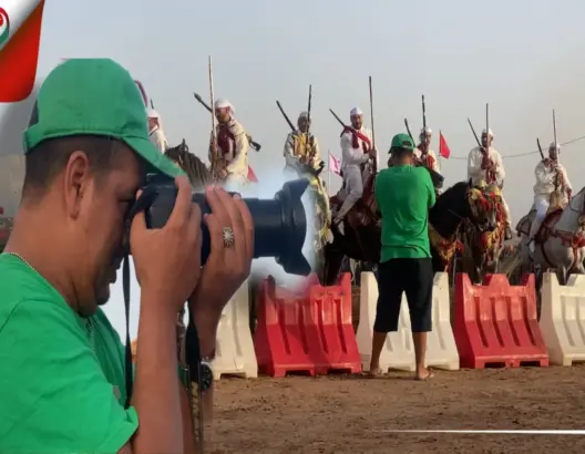 ياسين تشويكة .. قصة مصور مولوع بالخيول