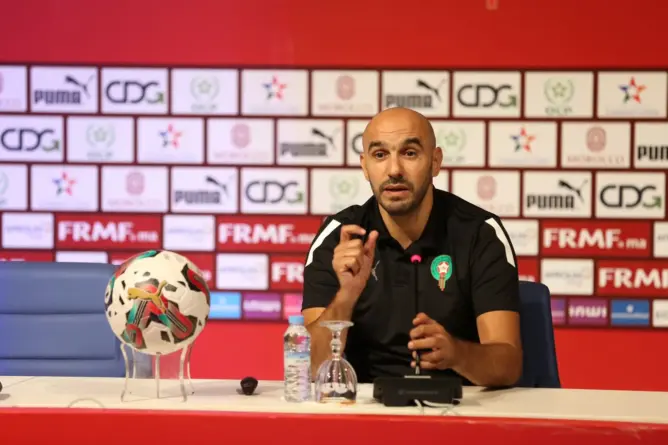 الركراكي يعلق على استبعاد زياش وانتقال عناصر المنتخب للدوري السعودي