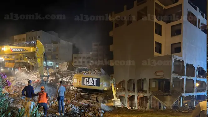 جدل يرافق هدم جرافات والي الشمال لبناية مخالفة للقانون (صور وفيديو)