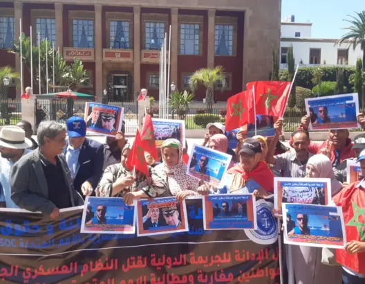 مغاربة برشلونة ينظمون وقفة احتجاجية أمام قنصلية الجزائر تنديدا بـ”جريمة السعيدية”