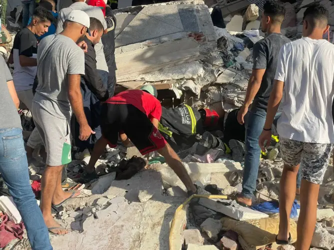 انهيار منزل من 3 طوابق بحي الفرح بالدار البيضاء (صور)