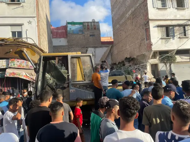هذه تفاصيل انهيار منزل من ثلاثة طوابق بالبيضاء (فيديو وصور)