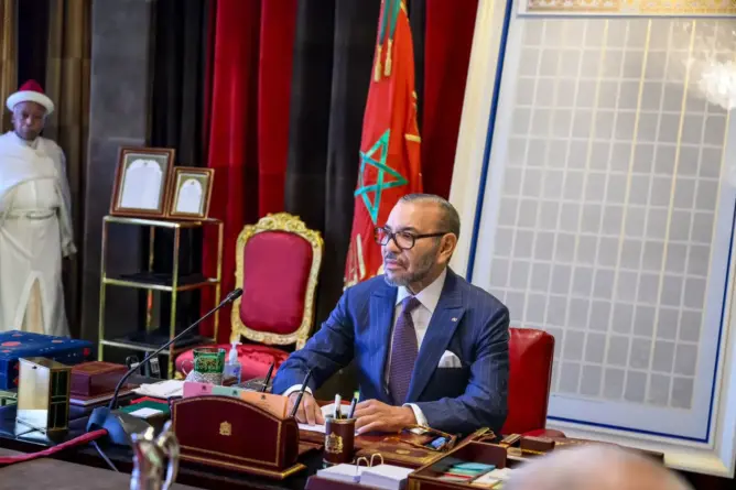 الملك يدعو لاحترام كرامة وعادات سكان مناطق الزلزال والرفع من جودة الخدمات العمومية