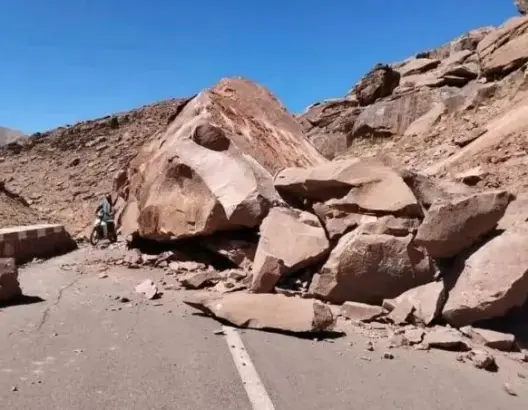 وزارة التجهيز تعلن فتح جميع الطرق المقطوعة جراء زلزال الحوز