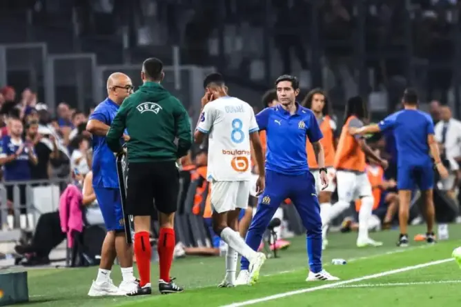 كان على خلاف مع أوناحي..رحيل مدرب مارسيليا بعد تهديدات الأولتراس