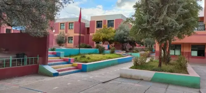 يحرم التلاميذ من آلاف الساعات.. السلطات تعتمد توقيتا جديدا في ثانوية بدمنات بسبب الزلزال