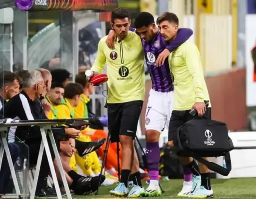 تولوز يعلن نجاح العملية الجراحية لأبو خلال وغيابه عن الملاعب لنهاية الموسم