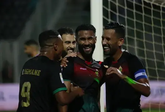 الجيش الملكي يواصل تألقه بفوزه أمام المغرب التطواني ويستعيد صدارة البطولة