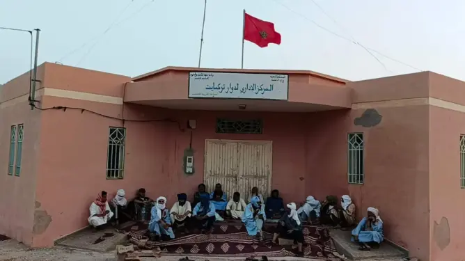 سكان بضواحي كلميم معتصمون منذ 3 أشهر تنديدا بغياب المرافق الإدارية والصحية