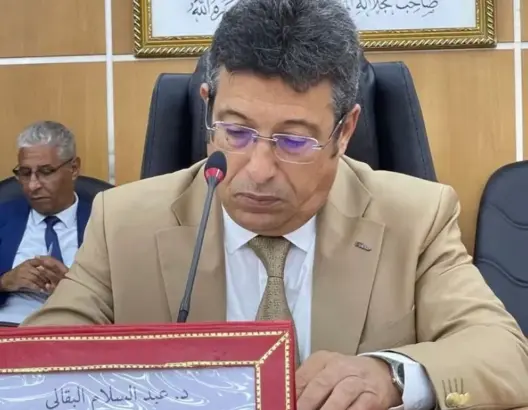 عمدة فاس يغادر مقر الفرقة الجهوية في ساعات متأخرة من الليل