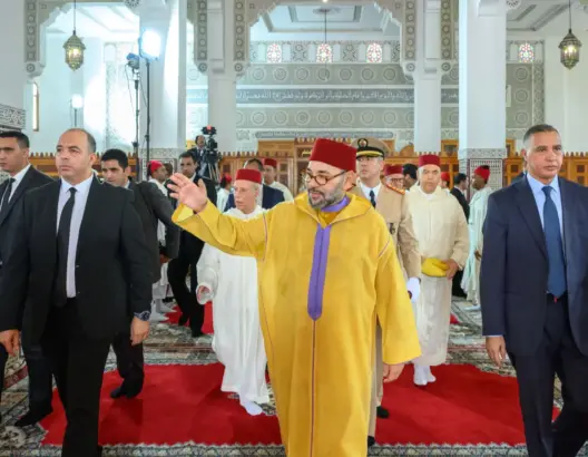 الملك يؤدي صلاة الجمعة بمسجد حسان والخطيب يشرح نصيب المرأة في الإرث