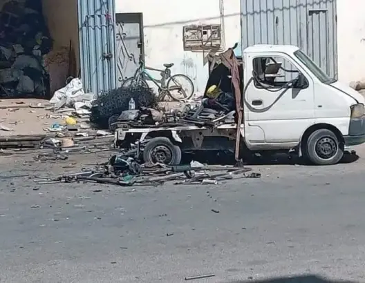 مقتل شخص وإصابة آخر في انفجار أمام محل بيع متلاشيات بالعيون