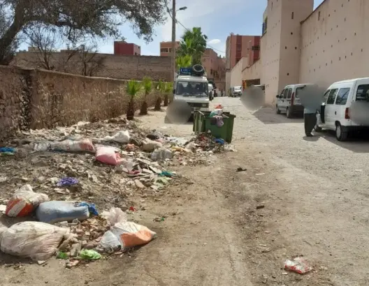 “الأزبال ومياه الصرف الصحي ومطرح النفايات”.. ثالوث يخنق أنفاس الدمناتيين