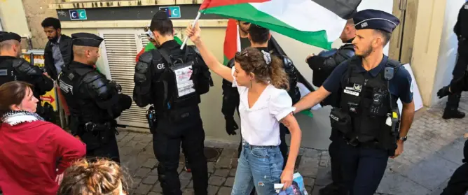 هكذا انقلبت فرنسا على مبادئها بتهديد المتضامنين مع غزة بالسجن
