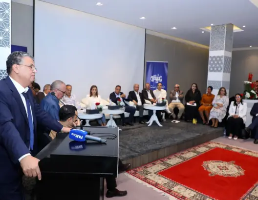 البام يدعو لتوفير ظروف انسجام الأغلبية ويتشبث بحق برلمانييه في الاختلاف