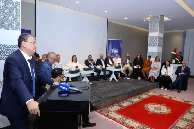 البام يدعو لتوفير ظروف انسجام الأغلبية ويتشبث بحق برلمانييه في الاختلاف