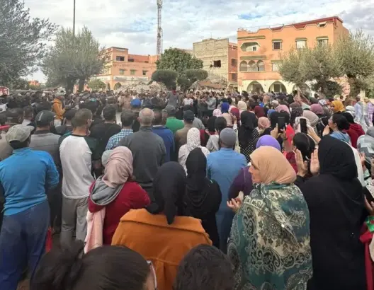 محتجون من ضحايا الزلزال بأمزميز يشكون “الإقصاء” و”جفاء المسؤولين” (فيديو)