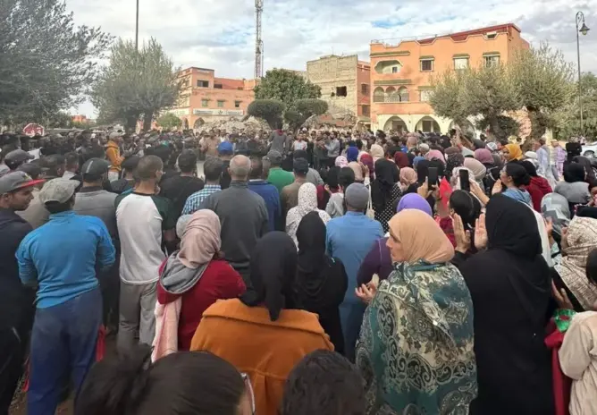 ضحايا الزلزال يلوّحون بالاحتجاج أمام البرلمان ويستغربون حديث الوزيرة عن “الإنصات”