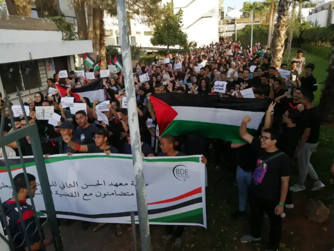 طلبة معهد الزراعة والبيطرة يتضامنون مع الشعب الفلسطيني
