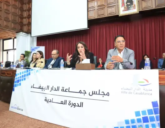 جدل بمجلس جماعة الدار البيضاء بسبب غياب الوثائق القانونية الخاصة بالأحكام القضائية المتعلقة بالجماعة