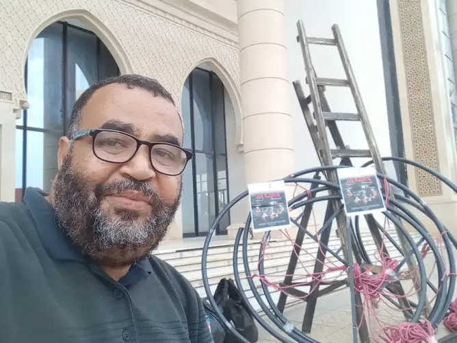 فنان مسرحي بوجدة يشتكي “حرمانه” من تركيب “الديكور” وإدارة مسرح محمد السادس توضح