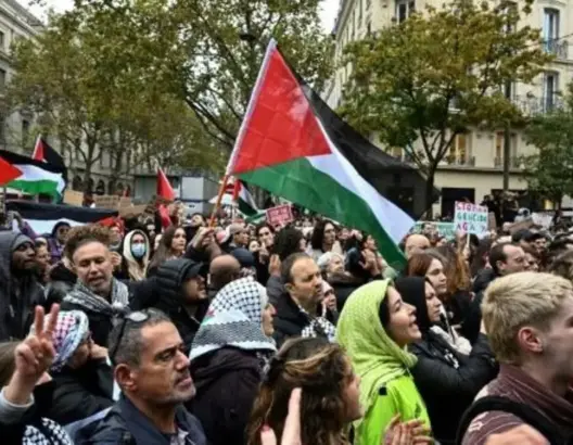 رغم قرار المنع..الآلاف يتظاهرون في باريس دعما لغزة