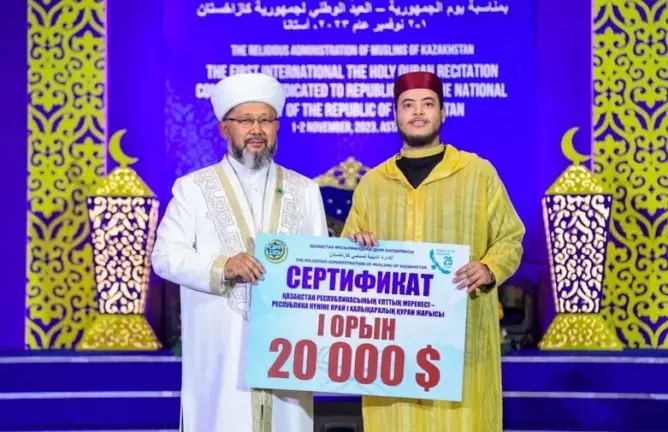 قارئ مغربي يفوز بالمركز الأول في أكبر مسابقة لحفظ القرآن بآسيا الوسطى