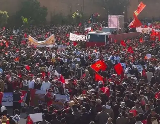 ردا على تفجيرات السمارة.. شيوخ وقبائل الصحراء يدعون لمسيرة حاشدة بالعيون