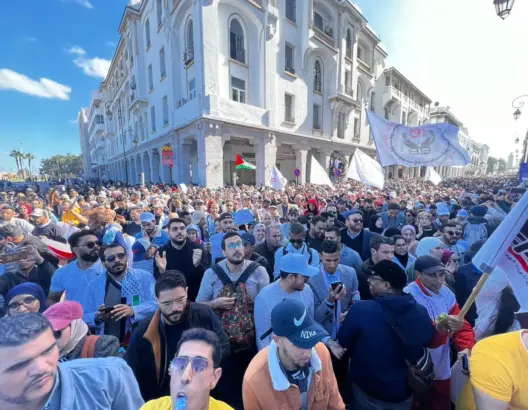 الحكومة تتفق مع النقابات على توقيف اقتطاعات الأساتذة المضربين