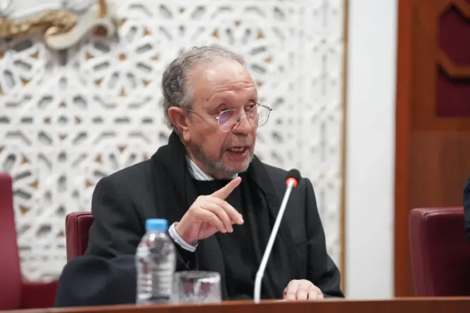 الحليمي يكشف سرقة لوحات إلكترونية ويتعهد بتأمين نجاح إحصاء السكان