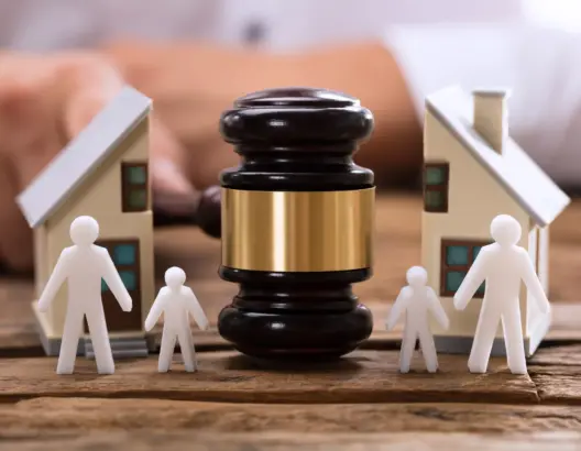 استصدار وثائق الأطفال.. هكذا تحاصر الإجراءات الإدارية الأمهات المطلقات والمتخلى عنهن
