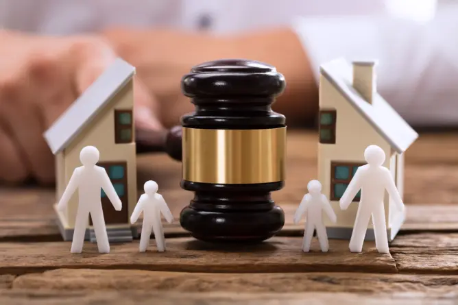 استصدار وثائق الأطفال.. هكذا تحاصر الإجراءات الإدارية الأمهات المطلقات والمتخلى عنهن