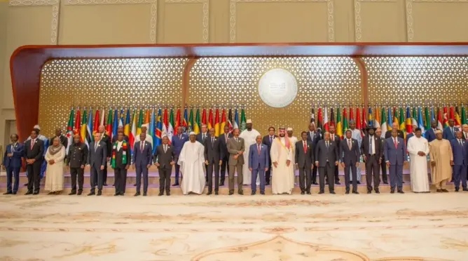 القمة السعودية الإفريقية تنوه بالمغرب وترفض التدخل في الشؤون الداخلية للدول