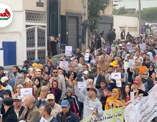 الجديدة.. الأساتذة في مسيرة حاشدة تطالب بإيقاف “نزيف المدرسة العمومية”