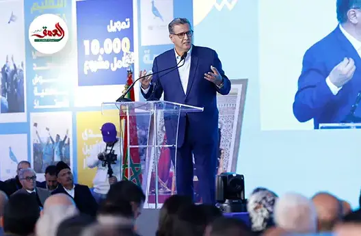 أخنوش يعد بإيجاد حل لصالح الأستاذ والتلميذ