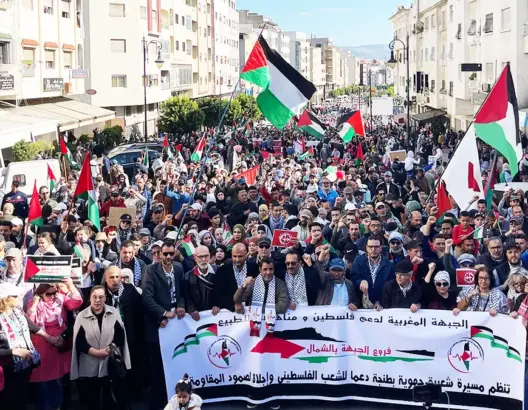 أطفال وهيئات بطنجة تتضامن فلسطين