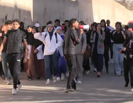 تلاميذ بأكادير ينتفضون ضد “الشلل المدرسي” (فيديو)