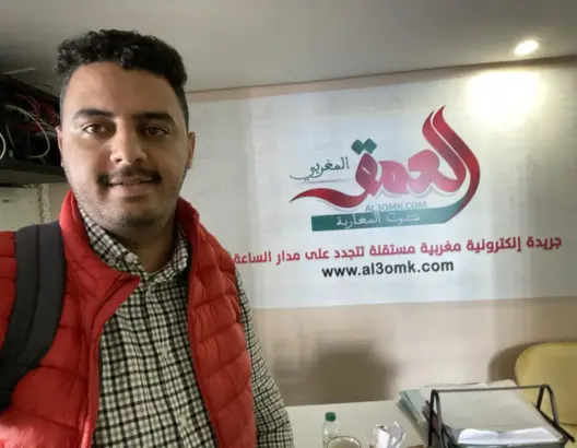 نقابة إعلامية تدين الاعتداء على مراسل “العمق” خلال مباراة نهضة بركان