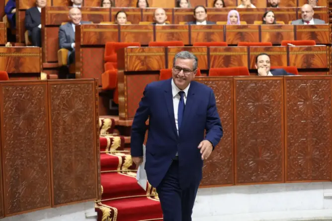أخنوش يمثل أمام البرلمان الأربعاء المقبل لتقديم حصيلة نصف الولاية