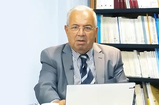 المعلم “سيد المدرسة” و”صانع الرجال”