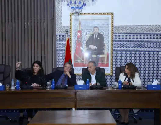 البام يدعو لحوار بناء يعيد التلاميذ للأقسام ويشيد بمكانة الأساتذة في المغرب