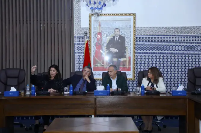 البام يدعو لحوار بناء يعيد التلاميذ للأقسام ويشيد بمكانة الأساتذة في المغرب