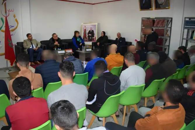 بنيس يناقش رهانات السياسة اللغوية بالمغرب في سجن بني ملال
